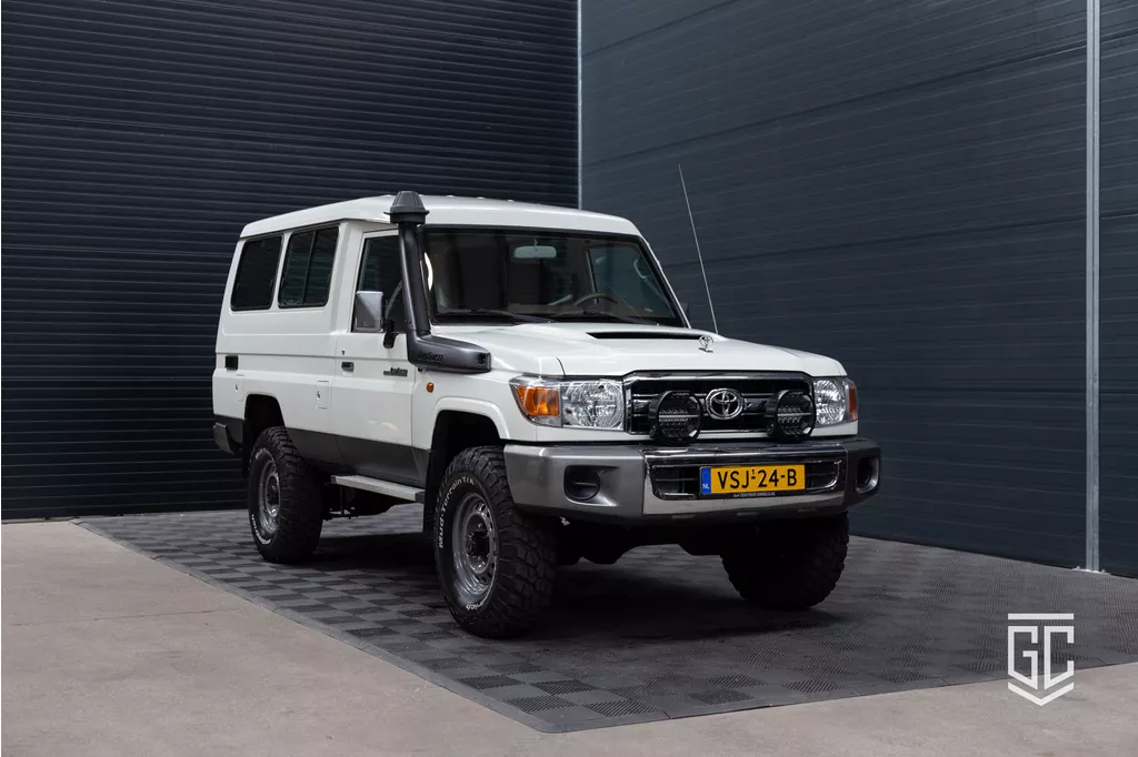 Toyota Land Cruiser VDJ78
