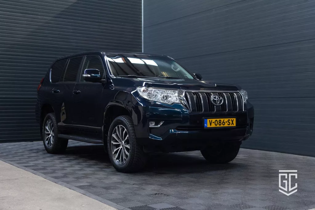 Toyota Land Cruiser 2.8 D-4D-F Challenger Window Van Toyota Land Cruiser 2.8 D-4D-F Challenger Window Van