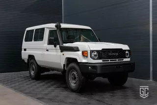 Toyota Land Cruiser GRJ78