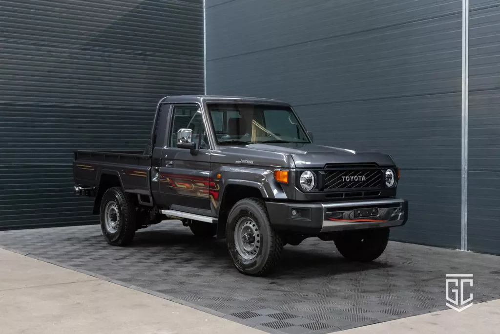 Toyota Land Cruiser GRJ79 Single Cab LX-E A/T