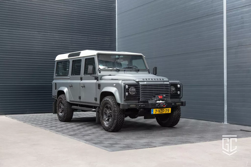 Land Rover Defender 2.2 D HT 110&quot; SE (luchtvering, WARN, alcantara, etc.)